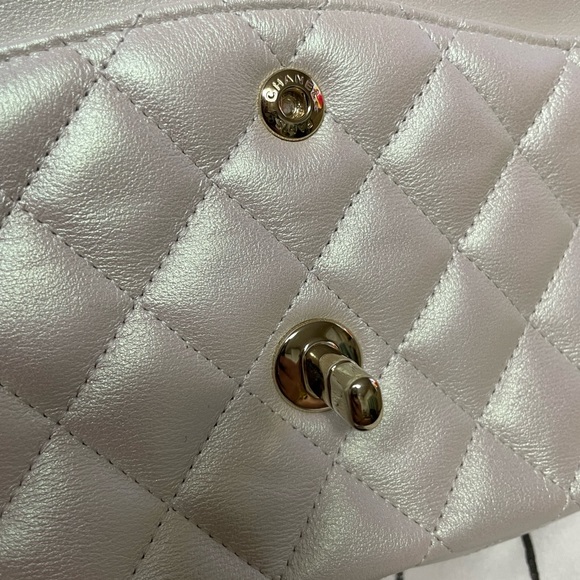 Chanel White Classic Flap Handbag 2021 - Picture 8 of 16